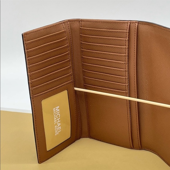 Michael Kors Large Gilly Tote & Trifold Wallet - Picture 9 of 13